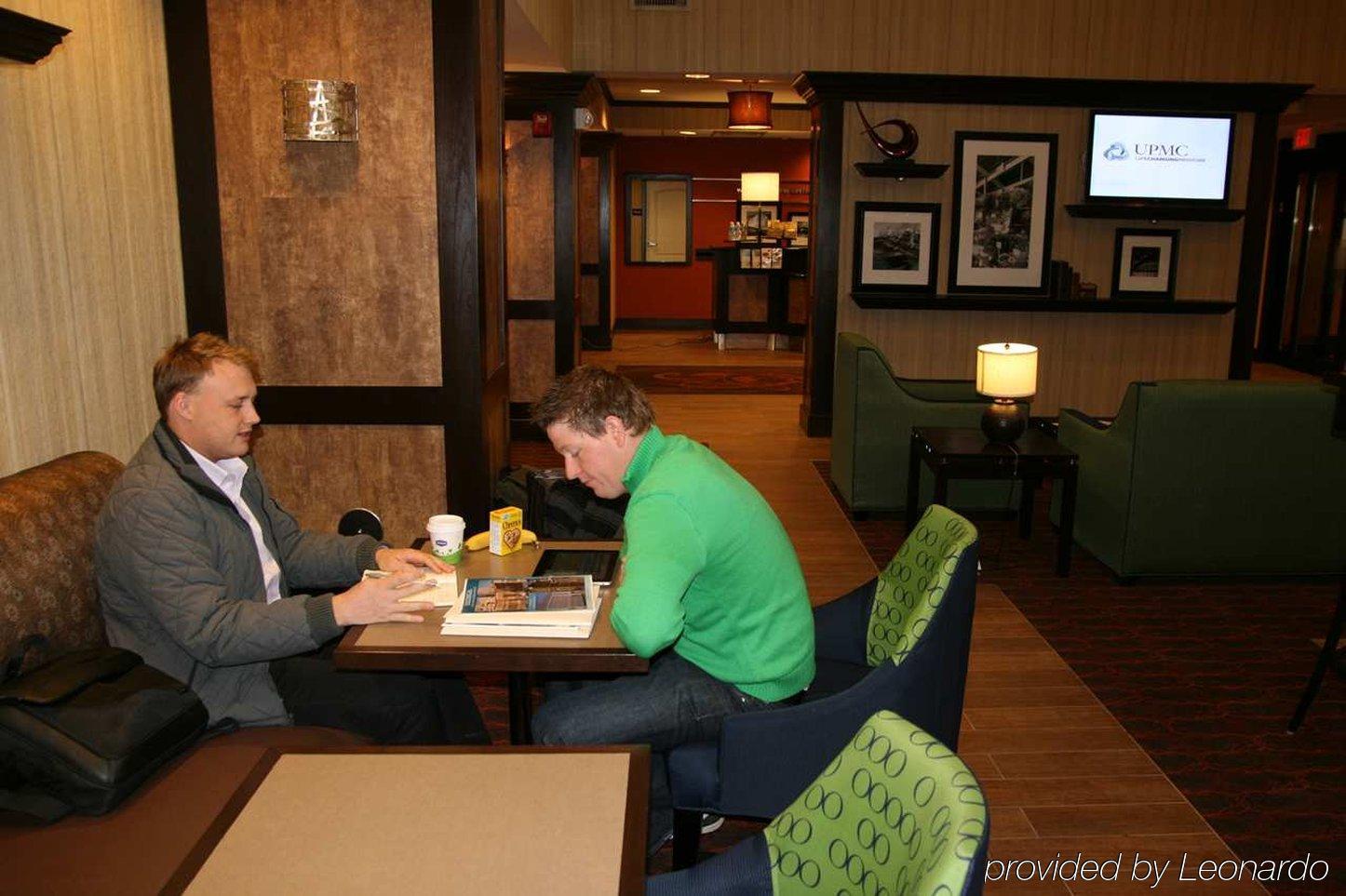 Hampton Inn & Suites New Castle, Pa Restaurant bilde