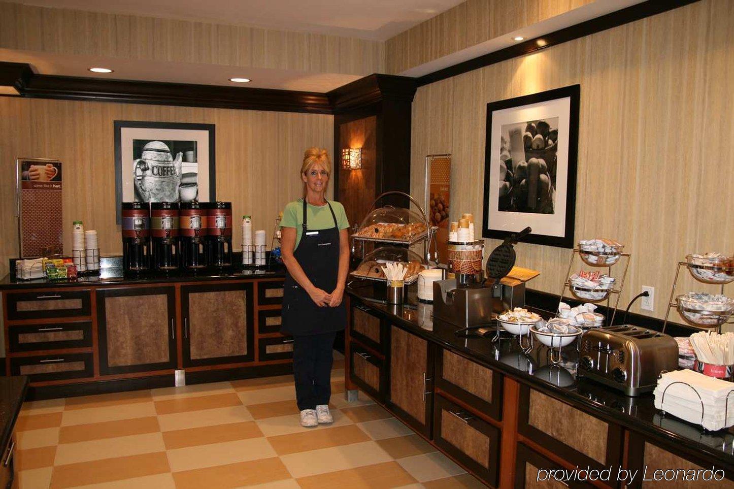 Hampton Inn & Suites New Castle, Pa Restaurant bilde