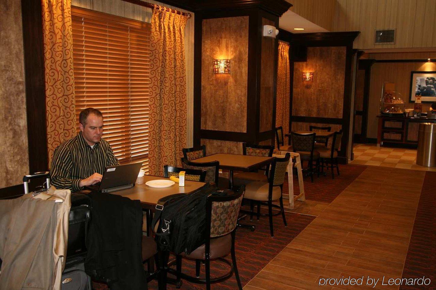 Hampton Inn & Suites New Castle, Pa Restaurant bilde